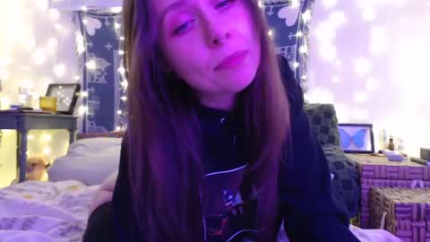 Snapshot of wingardiumleveveosa chatting on December 2024 04:42:02 AM Eevie online show from December 2024 04:42:02 AM