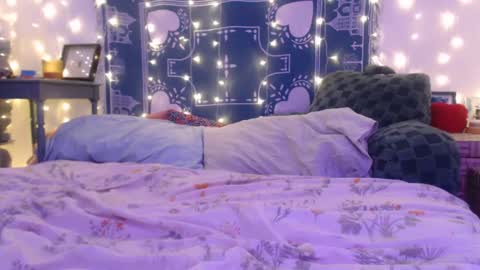 Snapshot of wingardiumleveveosa chatting on December 2024 04:34:02 AM Eevie online show from December 2024 04:34:02 AM