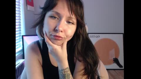 Snapshot of wingardiumleveveosa chatting on September 2025 12:21:02 AM Eevie online show from September 2025 12:21:02 AM