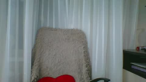 Snapshot of winter__white_rose chatting on April 2026 10:48:01 PM Emma online show from April 2026 10:48:01 PM