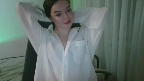 Snapshot of winter__white_rose chatting on April 2026 06:57:01 PM Emma online show from April 2026 06:57:01 PM