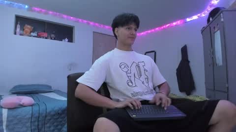 Snapshot of with_ken chatting on April 2026 06:36:01 AM Ken online show from April 2026 06:36:01 AM