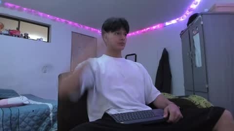 Snapshot of with_ken chatting on April 2026 02:33:02 AM Ken online show from April 2026 02:33:02 AM