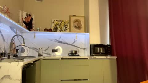 Snapshot of withlovebella chatting on January 2025 12:20:02 PM Isobelle online show from January 2025 12:20:02 PM