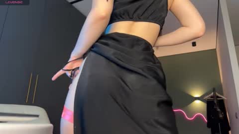 Snapshot of withlovebella chatting on November 2025 05:13:02 PM Isobelle online show from November 2025 05:13:02 PM