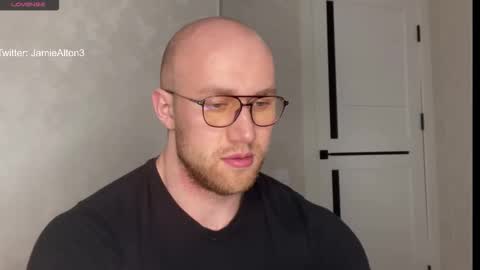 Wlademar online show from November 2025 08:30:02 PM