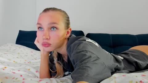 wladilia online show from November 2025 09:26:02 PM