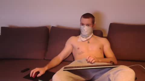 wolf021221 online show from April 2026 11:51:02 AM