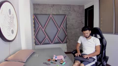 Snapshot of wolf_kitty0 chatting on March 2026 11:26:02 AM Nicolas Y Laura online show from March 2026 11:26:02 AM