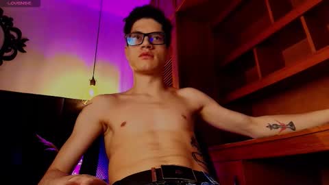  W O L F  online show from October 2025 11:45:02 AM