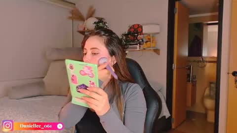 Snapshot of wolfsfoster chatting on April 2026 02:25:02 AM online show from April 2026 02:25:02 AM