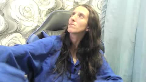 Snapshot of wolfxsnow chatting on December 2025 06:56:02 PM wolfxsnow online show from December 2025 06:56:02 PM