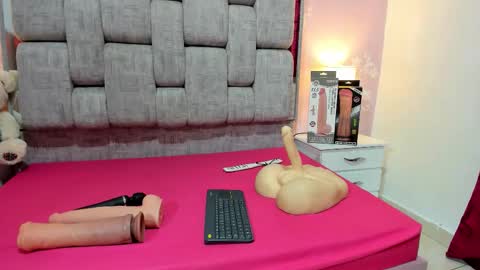 wonderkloe_ online show from December 2025 07:29:02 PM