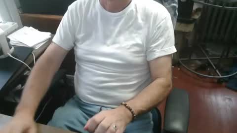 Snapshot of woodworker6473 chatting on July 2026 07:27:01 PM woodworker6473 online show from July 2026 07:27:01 PM