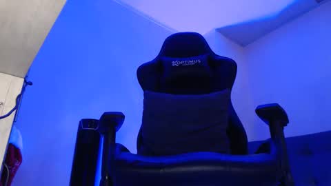 Snapshot of woondeer17 chatting on December 2025 07:53:02 PM Woondeer online show from December 2025 07:53:02 PM