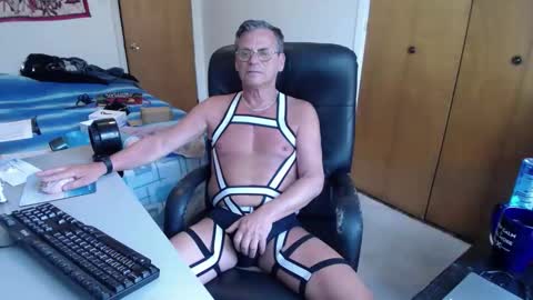 Snapshot of worldlarge chatting on April 2026 12:21:02 PM Large one online show from April 2026 12:21:02 PM