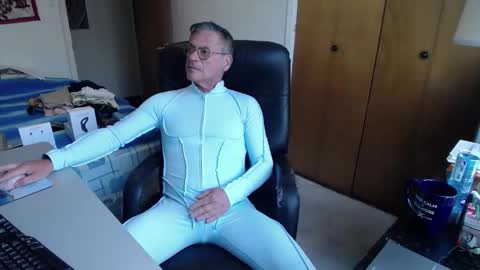 Snapshot of worldlarge chatting on April 2026 12:03:01 PM Large one online show from April 2026 12:03:01 PM