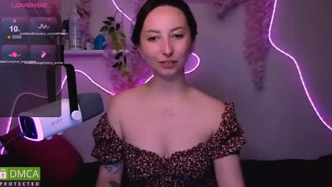 Snapshot of wow_sue chatting on June 2026 01:28:02 AM Sue online show from June 2026 01:28:02 AM