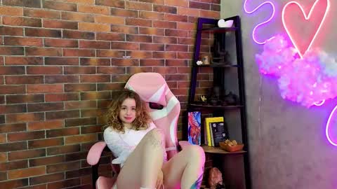 Snapshot of wowbritney chatting on November 2025 06:18:01 PM wowbritney online show from November 2025 06:18:01 PM