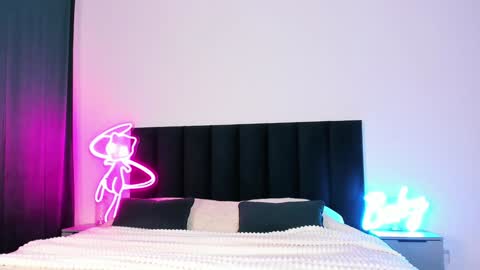 Emi online show from December 2024 08:11:01 PM