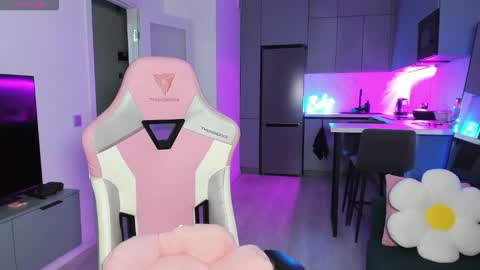 Emi online show from October 2025 04:05:02 PM