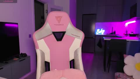 Emi online show from October 2025 02:01:02 AM