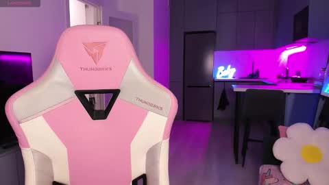 Emi online show from October 2025 04:08:01 PM