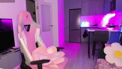 Emi online show from November 2025 03:58:01 PM