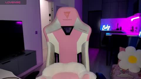 Emi online show from February 2026 04:09:01 AM