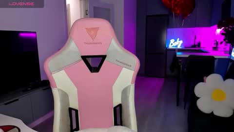 Emi online show from February 2026 04:13:02 AM