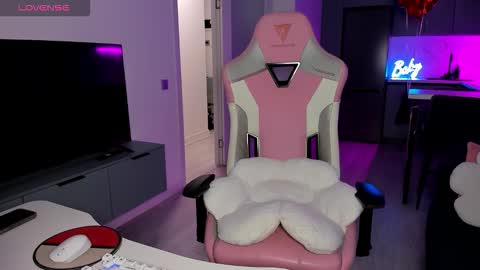 Emi online show from February 2026 04:11:01 AM