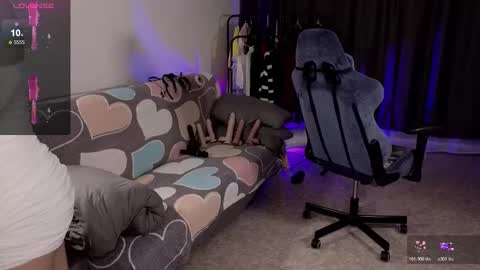 Neo and Abby online show from November 2025 10:15:01 AM