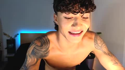 Snapshot of wyatt_rose chatting on September 2025 10:44:01 PM wyatt online show from September 2025 10:44:01 PM