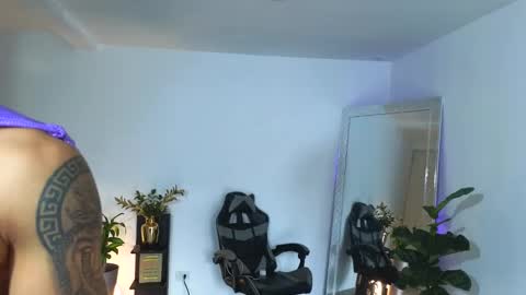 Snapshot of wyatt_rose chatting on October 2025 09:56:01 PM wyatt online show from October 2025 09:56:01 PM