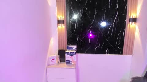 Snapshot of wyatt_rose chatting on October 2025 04:02:02 AM wyatt online show from October 2025 04:02:02 AM