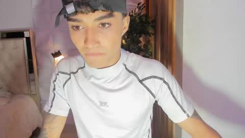 Snapshot of wyatt_rose chatting on November 2025 03:41:01 AM wyatt online show from November 2025 03:41:01 AM