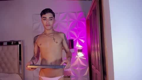 Snapshot of wyatt_rose chatting on December 2025 02:27:01 AM wyatt online show from December 2025 02:27:01 AM