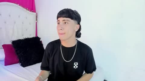 xaanderGrey online show from December 2025 07:21:02 PM