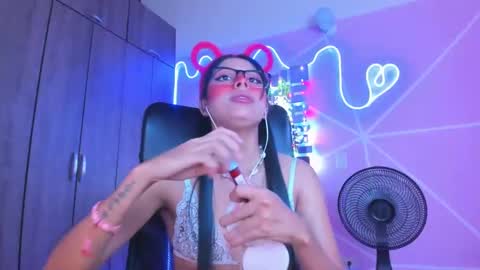 Snapshot of xallysonx_ chatting on February 2025 05:34:01 PM XALLYSONX online show from February 2025 05:34:01 PM