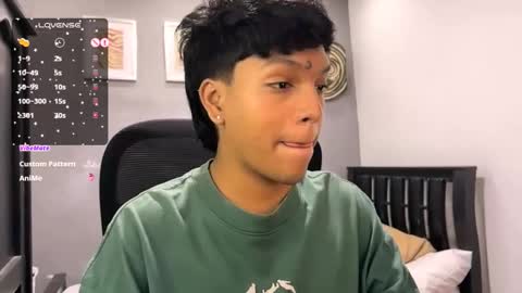 Snapshot of xander_bonnet1 chatting on February 2025 05:37:01 PM Xander bonnet online show from February 2025 05:37:01 PM