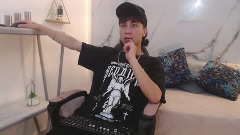 xandergrey8 online show from April 2026 07:43:01 PM