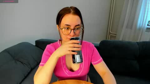 Snapshot of xapka_lapka chatting on April 2026 12:00:01 PM Alice online show from April 2026 12:00:01 PM
