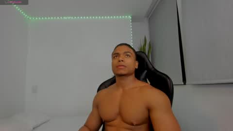 Snapshot of xavier_colleman chatting on April 2026 12:35:01 AM Xavier online show from April 2026 12:35:01 AM