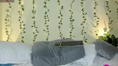 Snapshot of xemilycb chatting on April 2026 11:38:02 PM online show from April 2026 11:38:02 PM