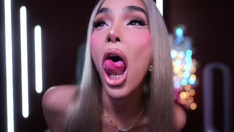 Snapshot of xforyoureyesonlyx chatting on April 2026 02:07:01 AM Anne online show from April 2026 02:07:01 AM