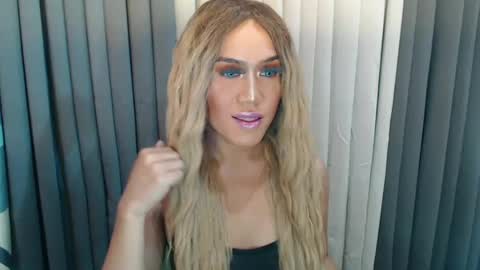 Snapshot of xhugejerkingtransx chatting on December 2024 10:01:02 PM GWEN THOMPSON ....... online show from December 2024 10:01:02 PM