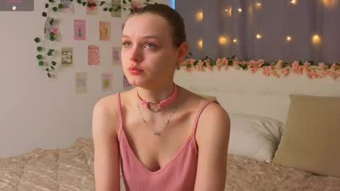 Snapshot of xiaobrunscheen chatting on November 2025 04:12:01 AM Luna and Lina online show from November 2025 04:12:01 AM