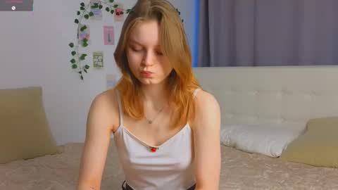 Snapshot of xiaobrunscheen chatting on November 2025 04:15:01 AM Luna and Lina online show from November 2025 04:15:01 AM