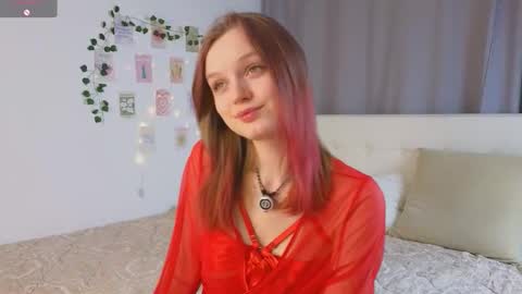 Snapshot of xiaobrunscheen chatting on December 2025 04:06:01 AM Luna and Lina online show from December 2025 04:06:01 AM