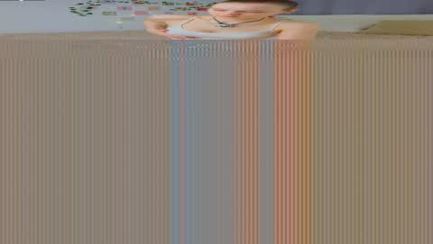 Snapshot of xiaobrunscheen chatting on December 2025 04:07:02 AM Luna and Lina online show from December 2025 04:07:02 AM